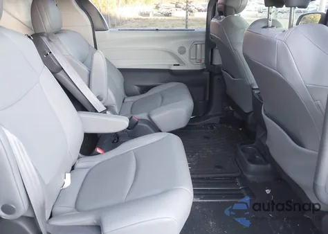 2021 Toyota Sienna Xle z USA, uszkodzony, nr VIN 5TDYRKEC4MS023923